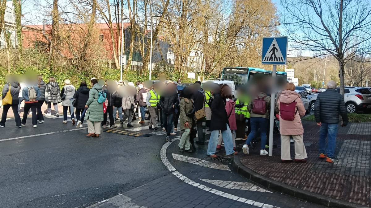 Autobus zerbitzuaren kalitatearekin kezkatuta, manifestazioa bihar Astigarragan