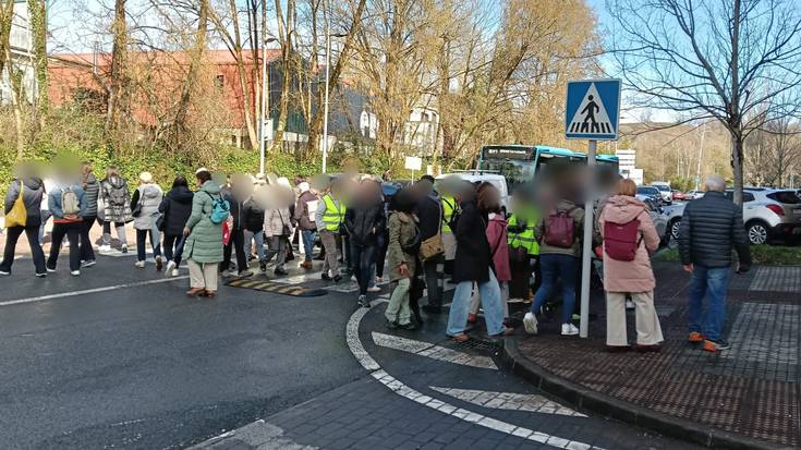 Autobus zerbitzuaren kalitatearekin kezkatuta, manifestazioa bihar Astigarragan