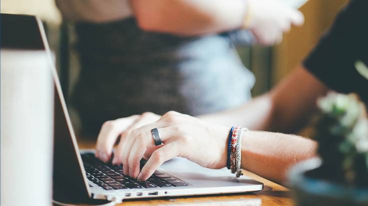 Astelehenean hasiko dira digitalizatzen laguntzeko saioak Astigarragan, herriko komertzio txikiarentzat