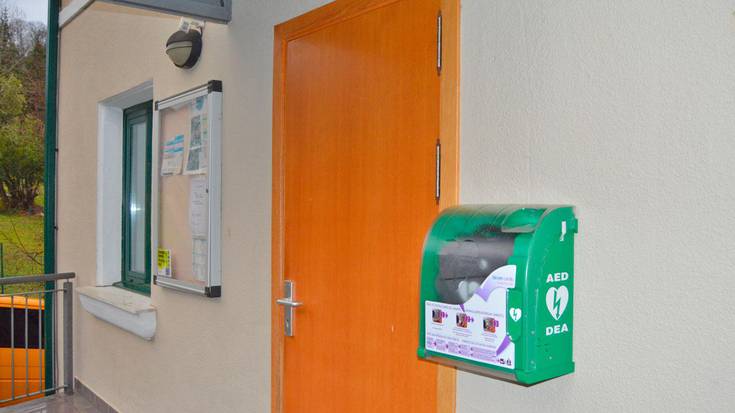 Desfibriladoreak jarri dituzte hiru tokitan