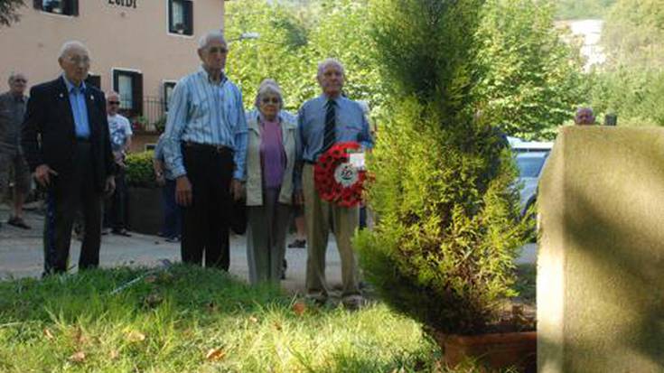 Omenaldi hunkigarria atzo Loidin, Goikoetxea eta beste mugalariei