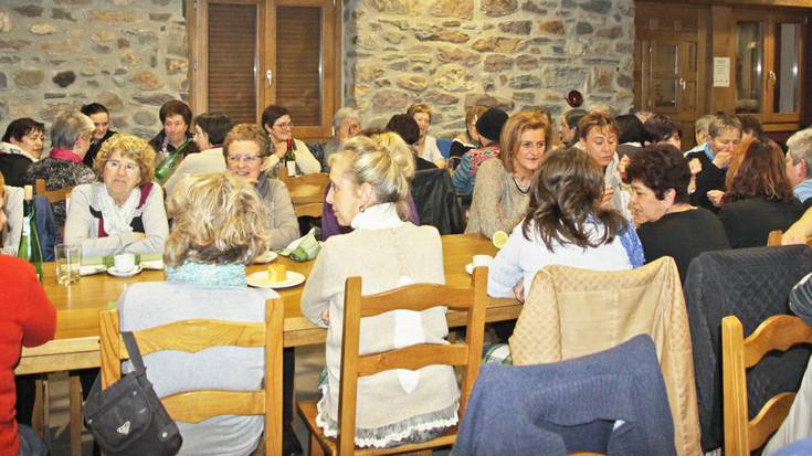 Goizuetako 37 emakume, beraien eguna ospatzeko elkartu ziren