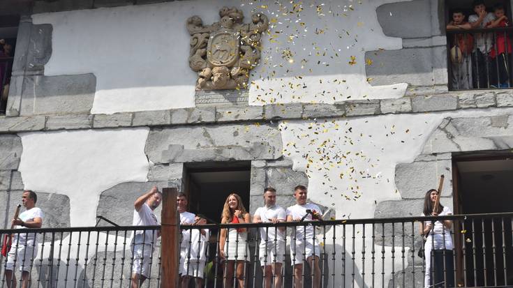 Goizuetako Fiestak - Abuztuak 14: Irumita txaranga, txupinazoa, Erraldoi eta Buruhaundiak, eta Igandea txaranga