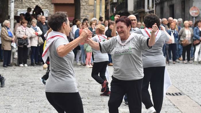Astelehenean hasiko da San Joan Konpartsaren Euskal Dantza ikastaroa