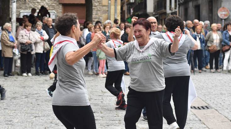 Astelehenean hasiko da San Joan Konpartsaren Euskal Dantza ikastaroa