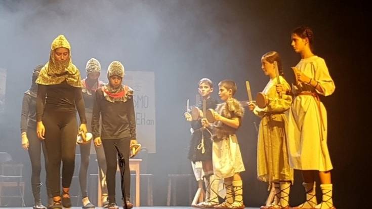 'Orreagatik iragan hurbilera' antzerki obra Hernanira iritsiko da, Historia Oroituzen eskutik