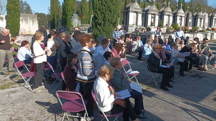 Loreak bailarako hilerrietara gaur,  Santu Guztien Egunean