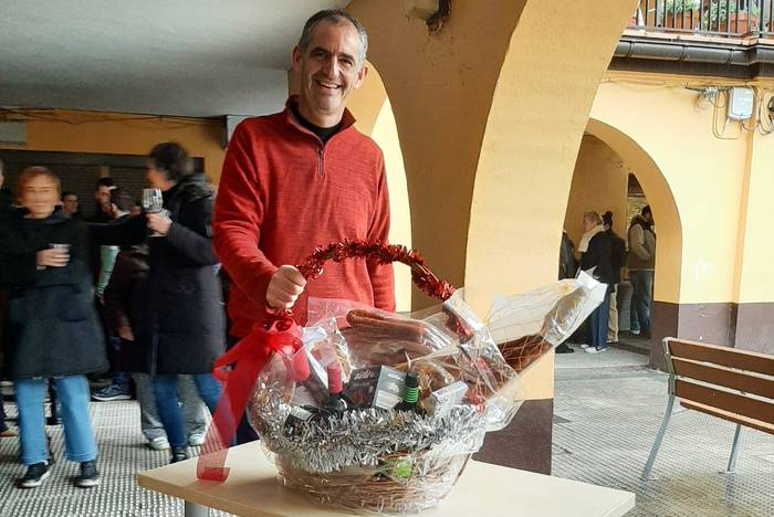 Cesar Otamendik jaso du Portuko Gabonetako saskia