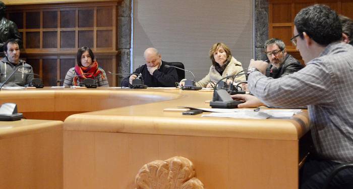 Uholdeen batzordearen eraketa eta  kontsultaren ordenantzaren aldaketa, onartuta