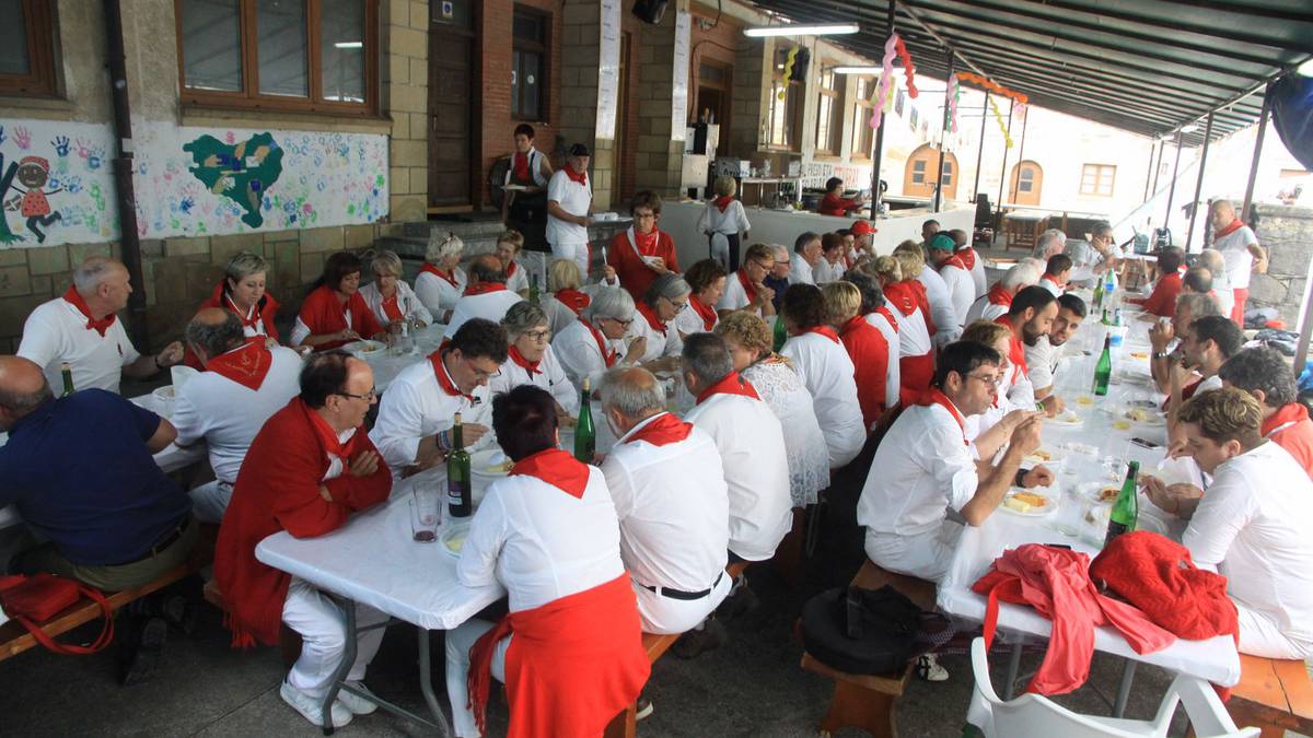 Jaietara begira, ikastolako taberna muntatzeko zita abuztuaren 1ean