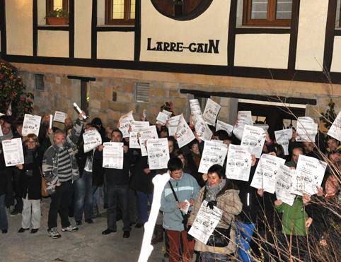 Harrera beroa Kronikari, Larre-Gaineko gozoan