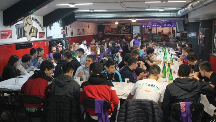 19garren urteurreneko ospakizunetan murgildu da Kontrakantxa gaztetxea