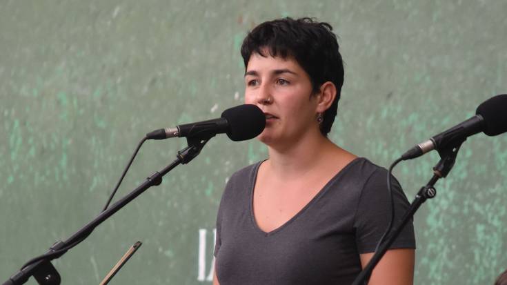 'Gelditu Makinak' saioa aurkezten  du Eli Pagolak