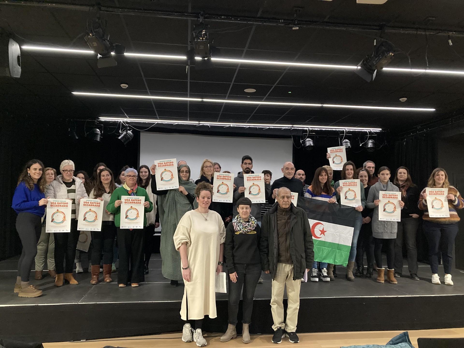 EAEko 300 familia behar dira, uda honetan 8 eta 12 urte bitarteko haur saharar errefuxiatuak hartzeko