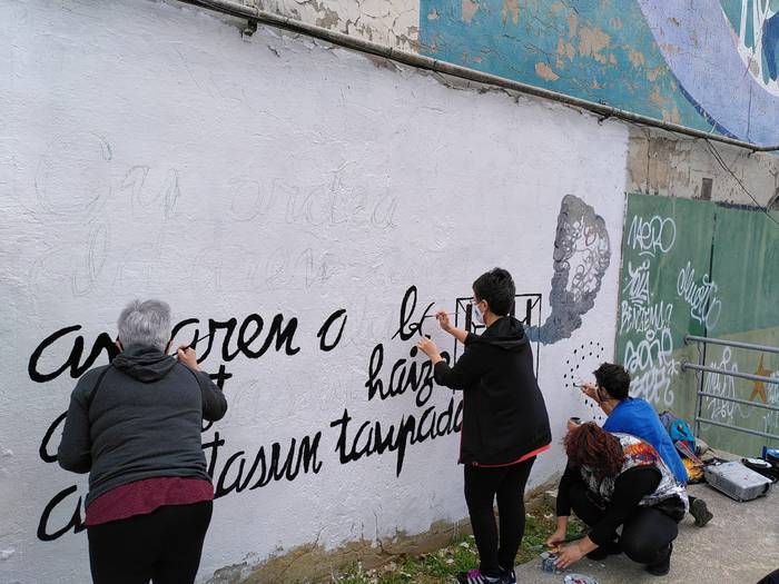 Emakumeen espetxeko 'Begiradak eta bizipenak txarrantxen artetik', hitzaldian