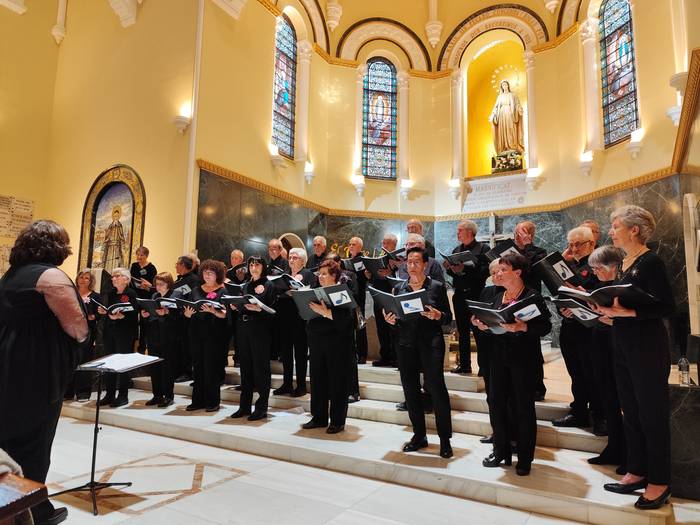 Voces del Barrio abesbatzaren bisita jasoko du Hernanik, asteburuan