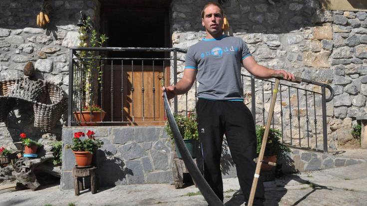«Bakarrik egin ezin den kirola da sega, baina nik aita eta anaia ditut, laguntzen»