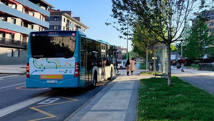 «Kezka eta haserrea sortzen du herritar askok autobus zerbitzuarekin egunero bizi duten egoerak»