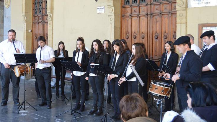 Dantza doinuak eta Mozart, txistuan