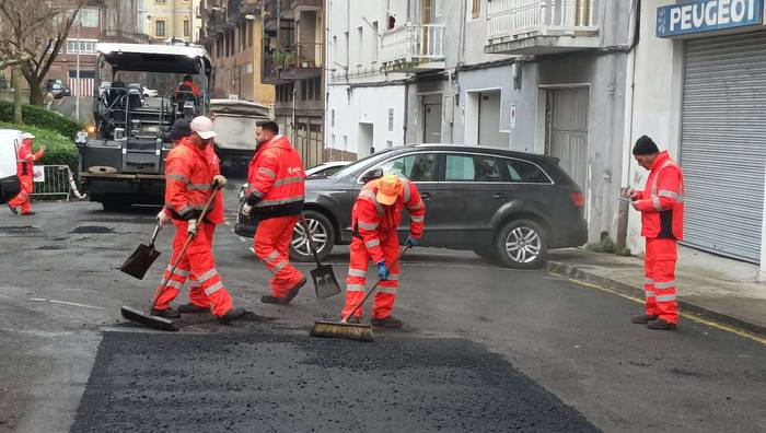 Asfaltatze lanak egin dituzte herriko gune ezberdinetan