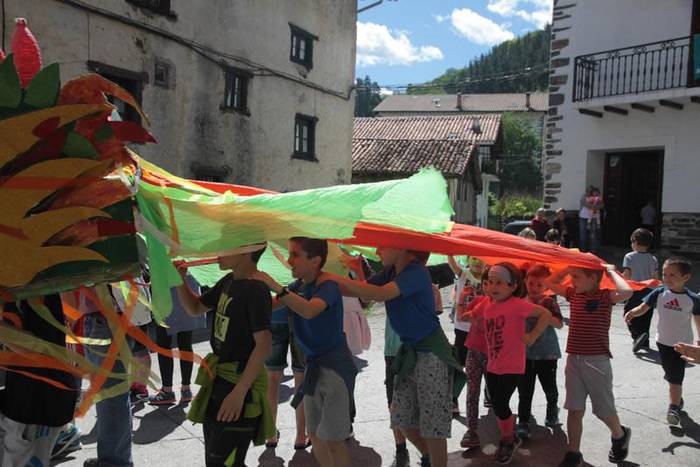 Astebete geratzen da Txinoko fiesta orientalak hasteko eta giroan eta herensugean sartzeko