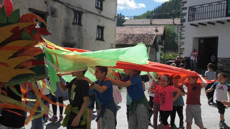 Astebete geratzen da Txinoko fiesta orientalak hasteko eta giroan eta herensugean sartzeko