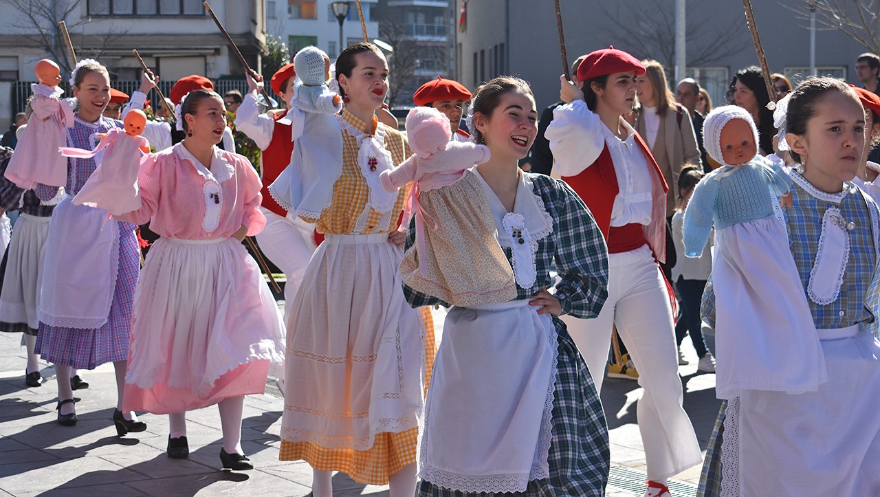 Dantzan segiko du Urumea bailarak, Inauteriek hartu duten martxarekin