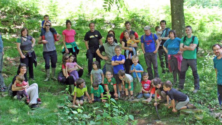 Hogeita hamabost lagun inguru elkartu ziren Putzuzarren, auzolanean 