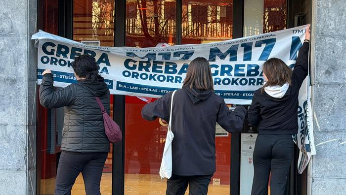 Kaleak hutsik eta lantokiak itxita