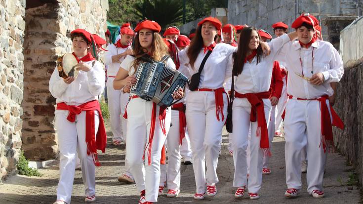 Igandean abiatuko da 'prozesio txuri-gorria' Goizuetan, Karnabalak hastearekin batera