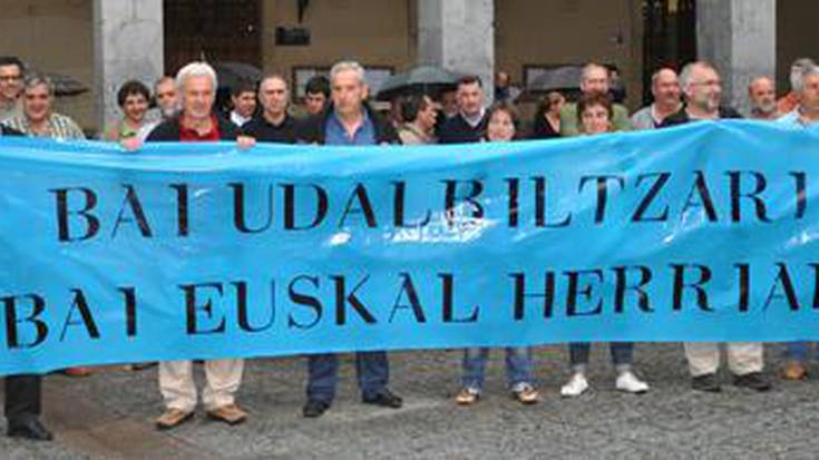Udalbiltzako auzipetuei 
babesa, Hernanin ere 