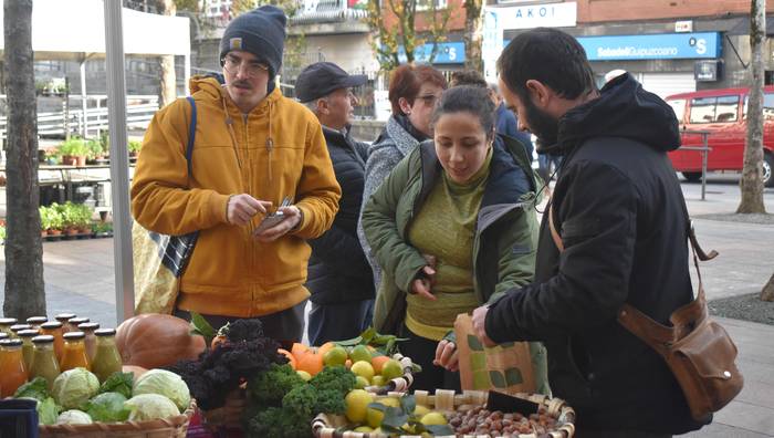 Bigarren eskuko eta Behemendiko azokak, gaur