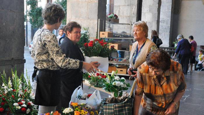 Falta direnei lore eskeintza, gaur