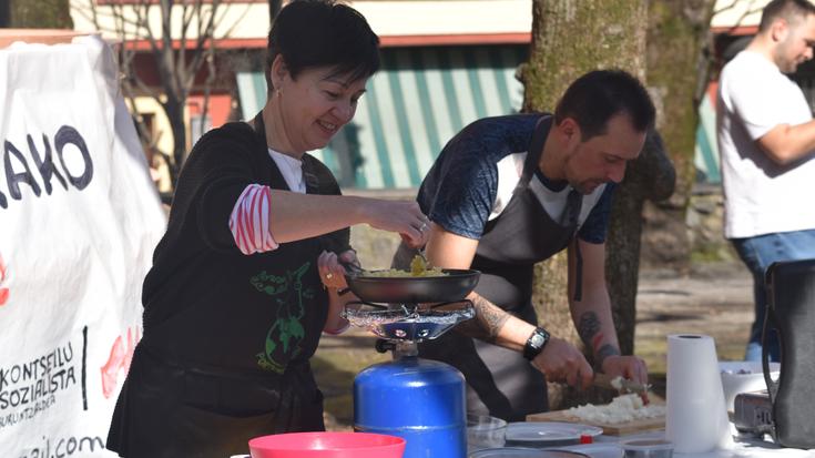 Tortillaz bete zuten Tilosetako plaza, larunbateko dastaketan