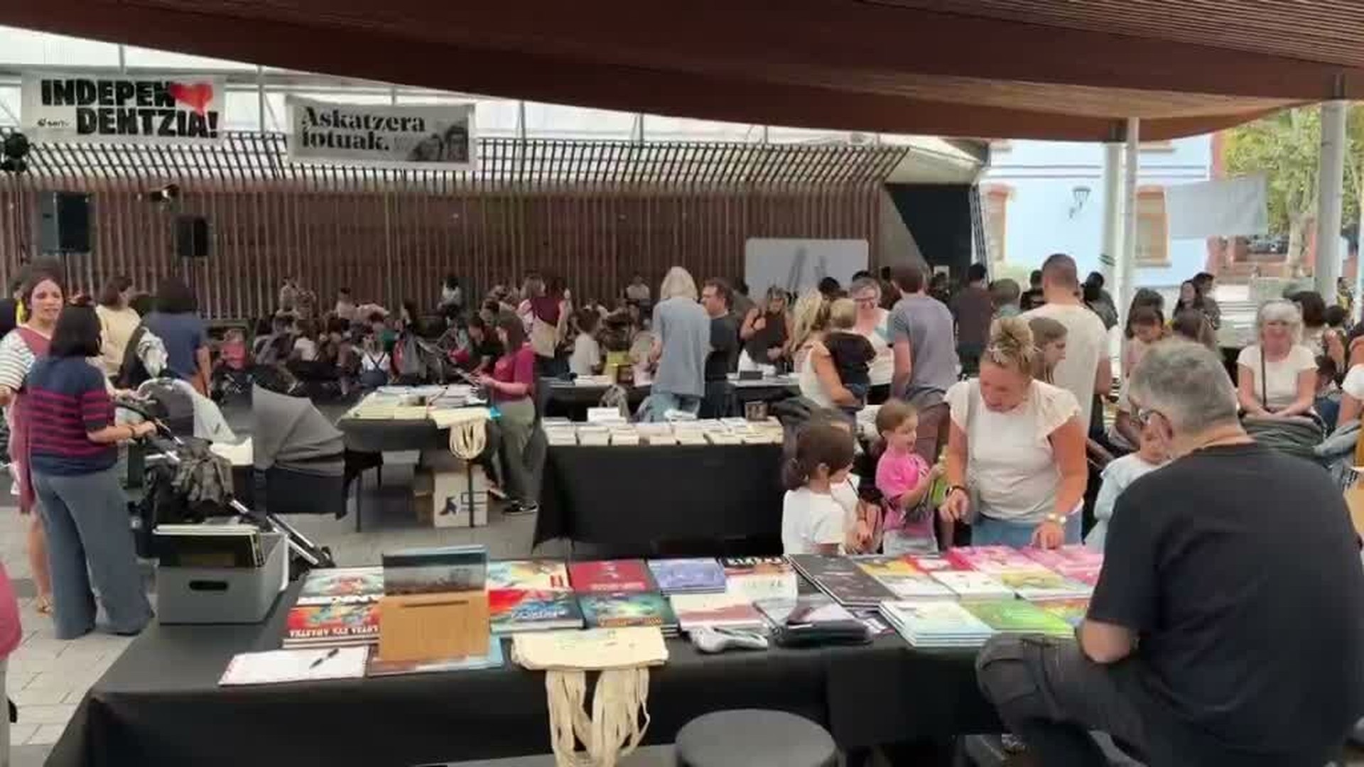 Giro ederra Hernaniko liburu eta disko azokan