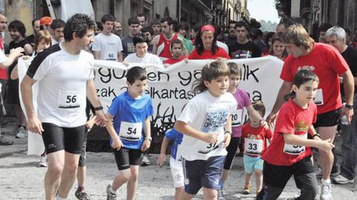 Elkartasun bingusa, hitzaldia eta bertso afaria aurten, Elkartasun Egunaz gain