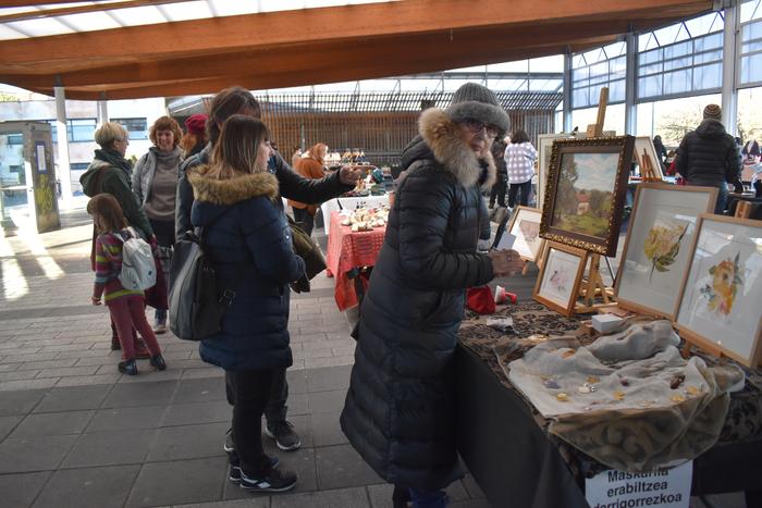 Sortzaileen azokaren hirugarren edizioa gaur, Plaza Berrin