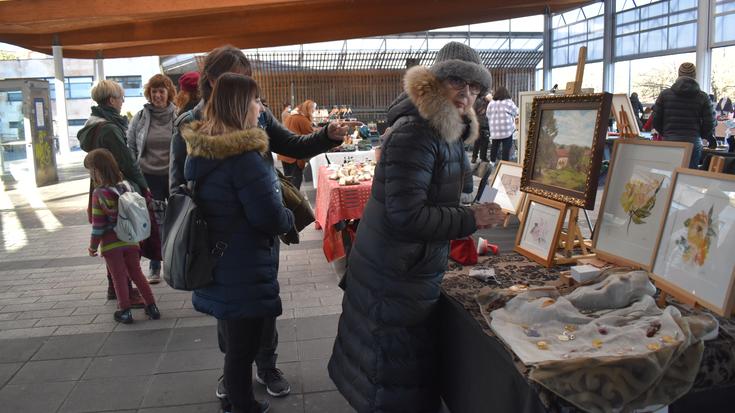 Sortzaileen azokaren hirugarren edizioa gaur, Plaza Berrin