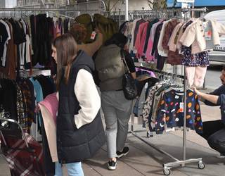 Neguko stock azoka jarriko dute bihar eta etzi Plaza Berrin, herriko 10 establezimenduren postuekin