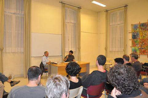 «Zergatik dago zementu fabrika bat erraustegi guztien ondoan?»