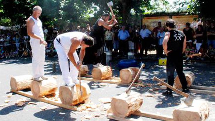 Bertsolariak, herri kirolak, bazkaria eta erromeria 
San Inazio eguna ospatzeko, Santa Barbaran