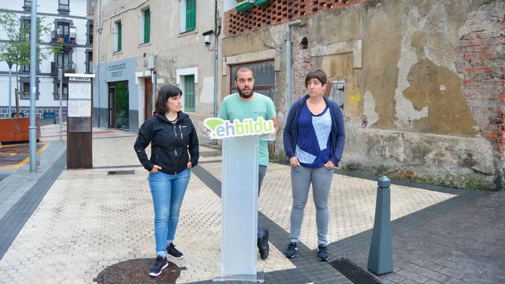 «Eskatu dugu, Goiko Plazara igogailua jartzea, eta udal lokal bat bideratzea»