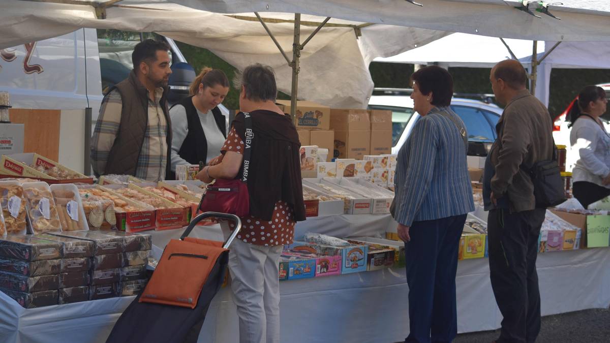 Feriarik ez da izango bihar Urbietan, baina landareen eta hazien postuak jarriko dituzte ostiralean
