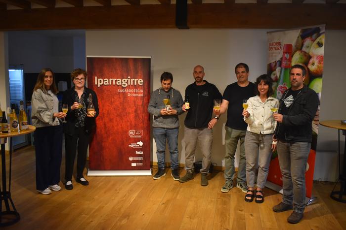Euskal Sagardoa eta ezti ekologikoa uztartuta, Sageztia produktuak aurkeztu ditu Iparragirrek