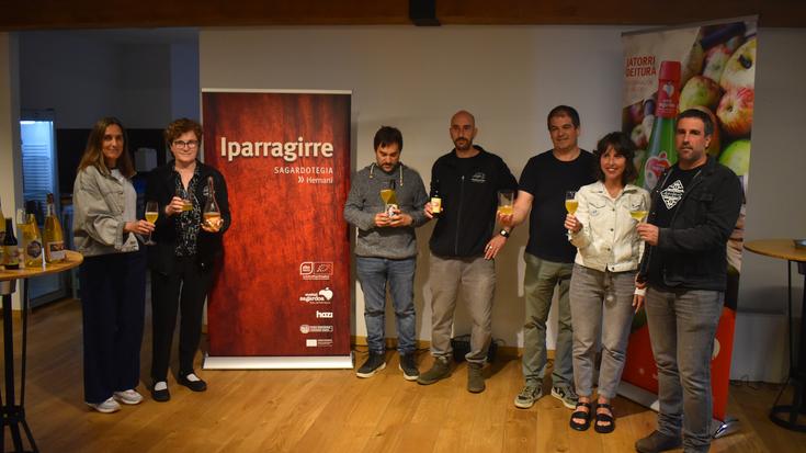 Euskal Sagardoa eta ezti ekologikoa uztartuta, Sageztia produktuak aurkeztu ditu Iparragirrek