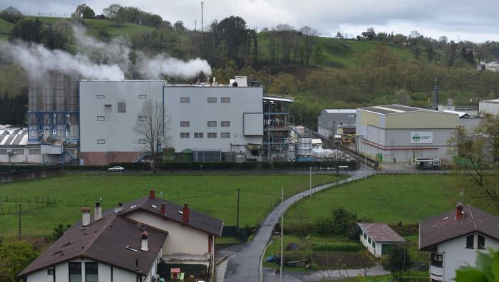 Herri helegitea sinatzeko deia egin dute, Lastaolan produktu kimikoak biltegiratzeko proiektuaren kontra