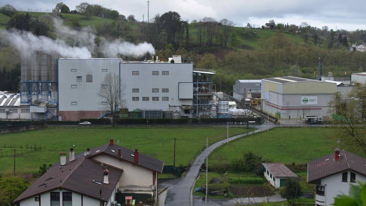 Herri helegitea sinatzeko deia egin dute, Lastaolan produktu kimikoak biltegiratzeko proiektuaren kontra