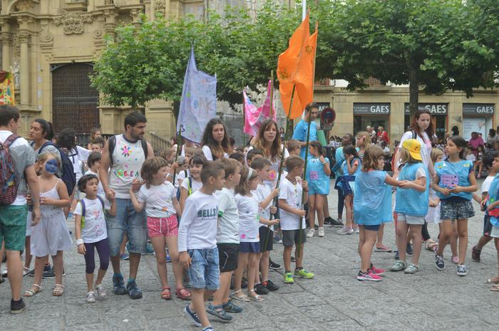 Aisialdiko hezitzaile titulua euskeraz eskuratzen duten herritarrek, dirulaguntza jasotzeko aukera