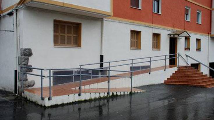 Ezinduentzako ranpa kenduko dute epailearen aginduz, Akarregi auzoan
