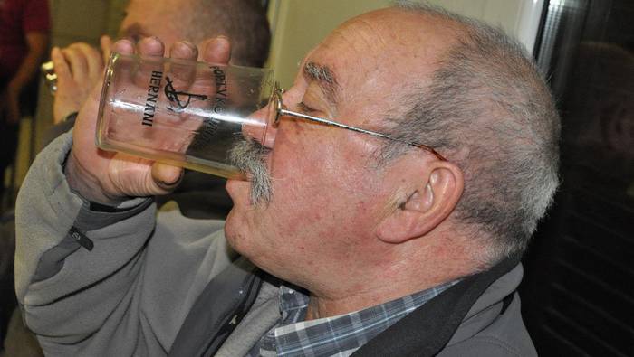 Sagardo dastaketa, gaur, eta lekua badago oraindik